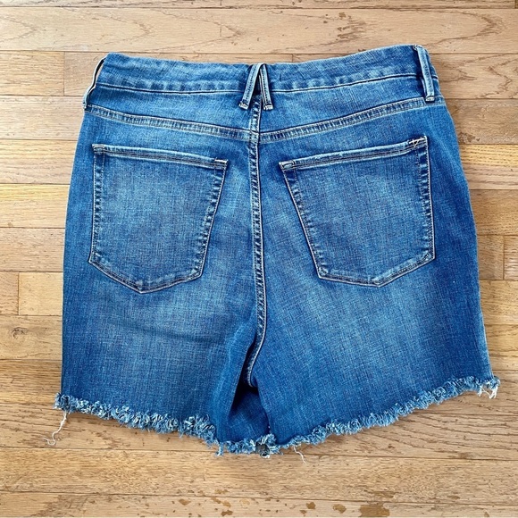 Good American Medium Wash Denim Jean Shorts 16 GWCCH075T - Picture 6 of 7